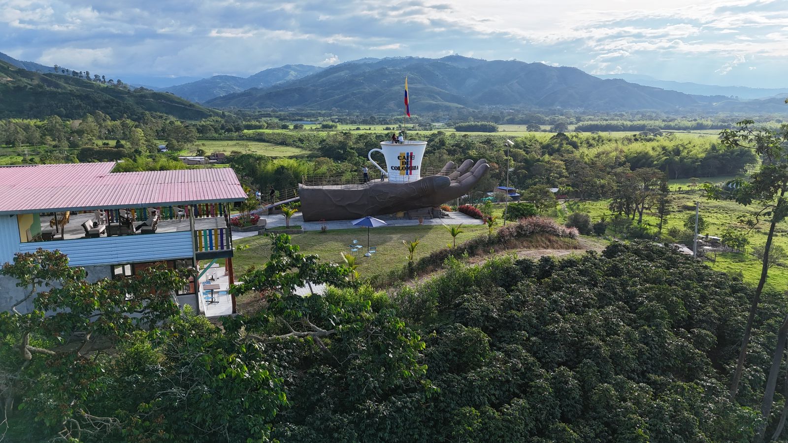 La Mano del Café sobre el Valle de Laboyos